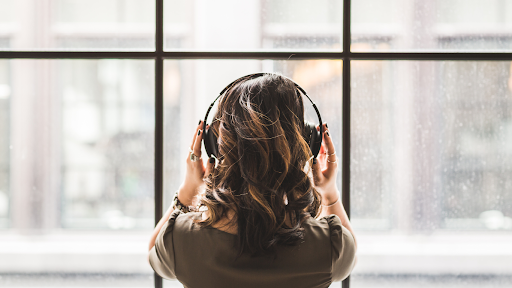 Exercez votre oreille au néerlandais avec la radio néerlandophone